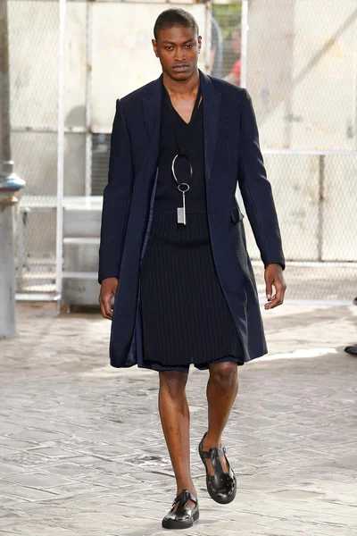 Look 3